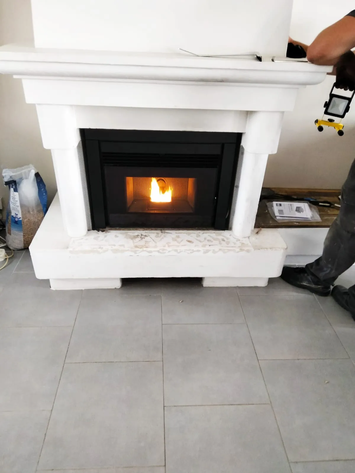 Insert à granulés dans une cheminée, installé par FK Énergie