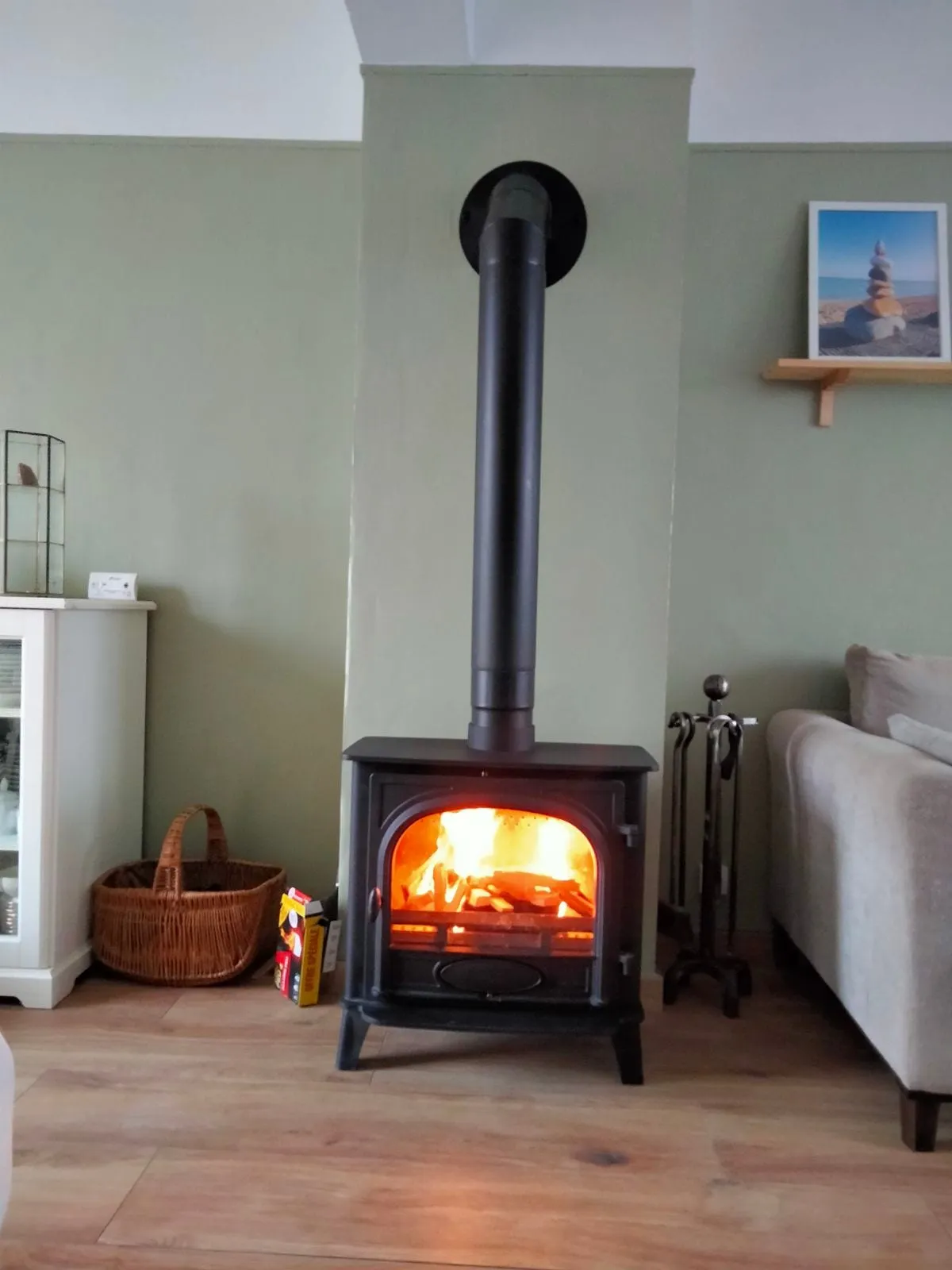 Poêle à bois Stovax en fonte, installé par FK Énergie