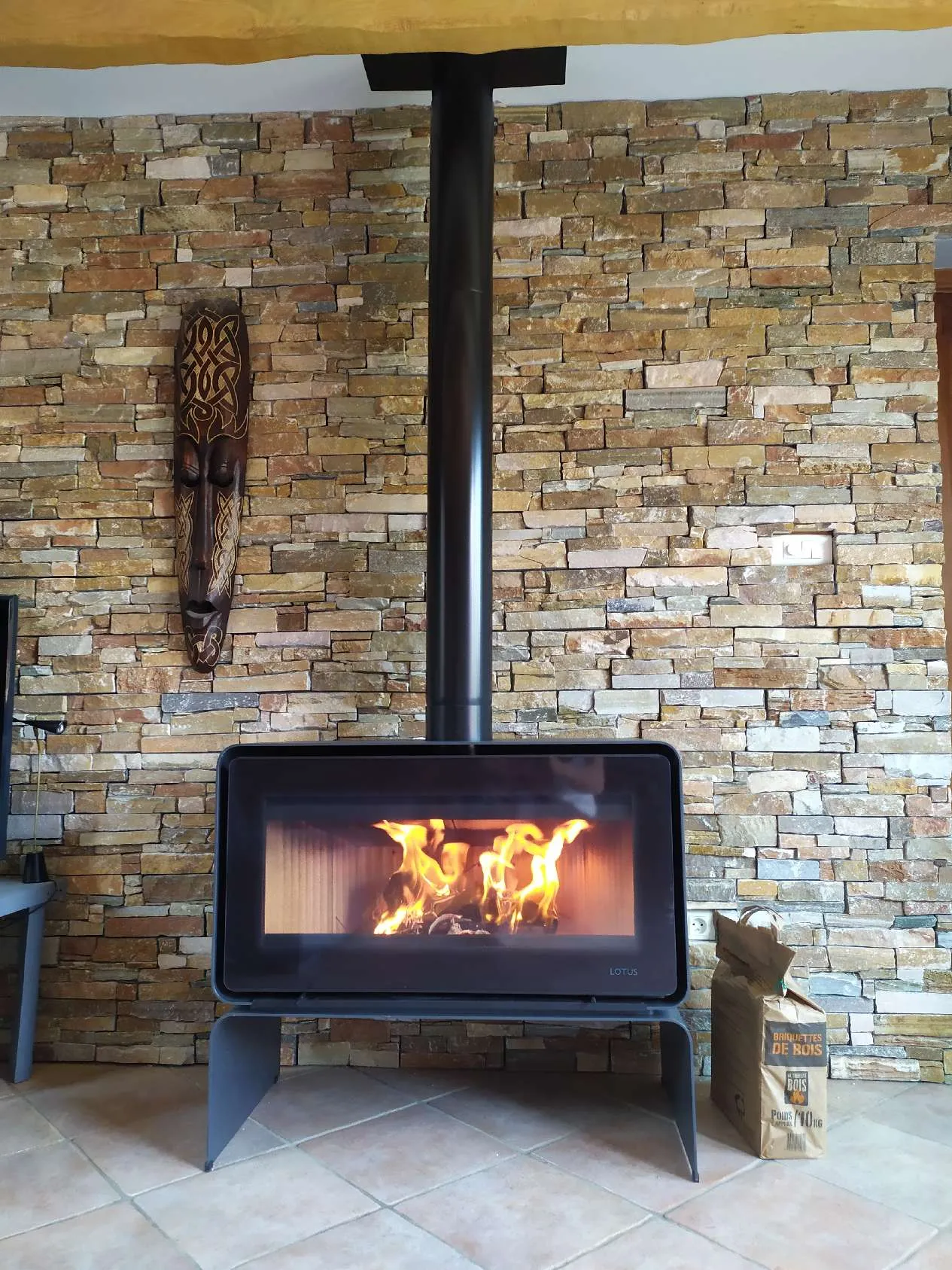Poêle à bois Lotus, installé par FK Énergie