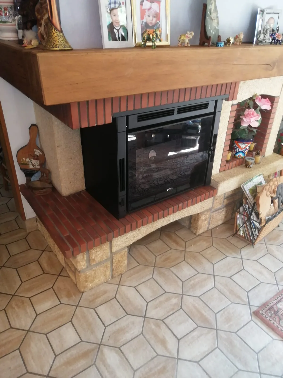 Insert à granulés dans une cheminée en briques, installé par FK Énergie